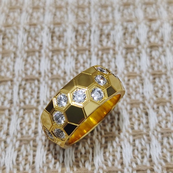 Chaumet 18K Gold Honeycomb Ring - Picture 5 of 9